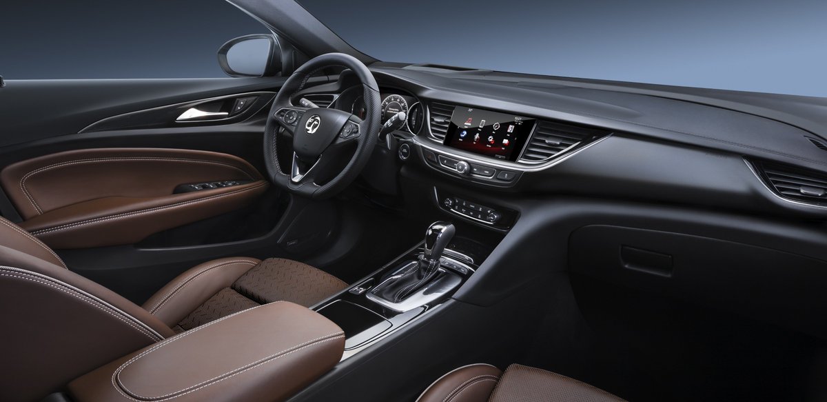 Vauxhall unveils the all new Insignia Grand Sport #vauxhall #insigniagrandsport fleetnews.co.uk/news/manufactu…