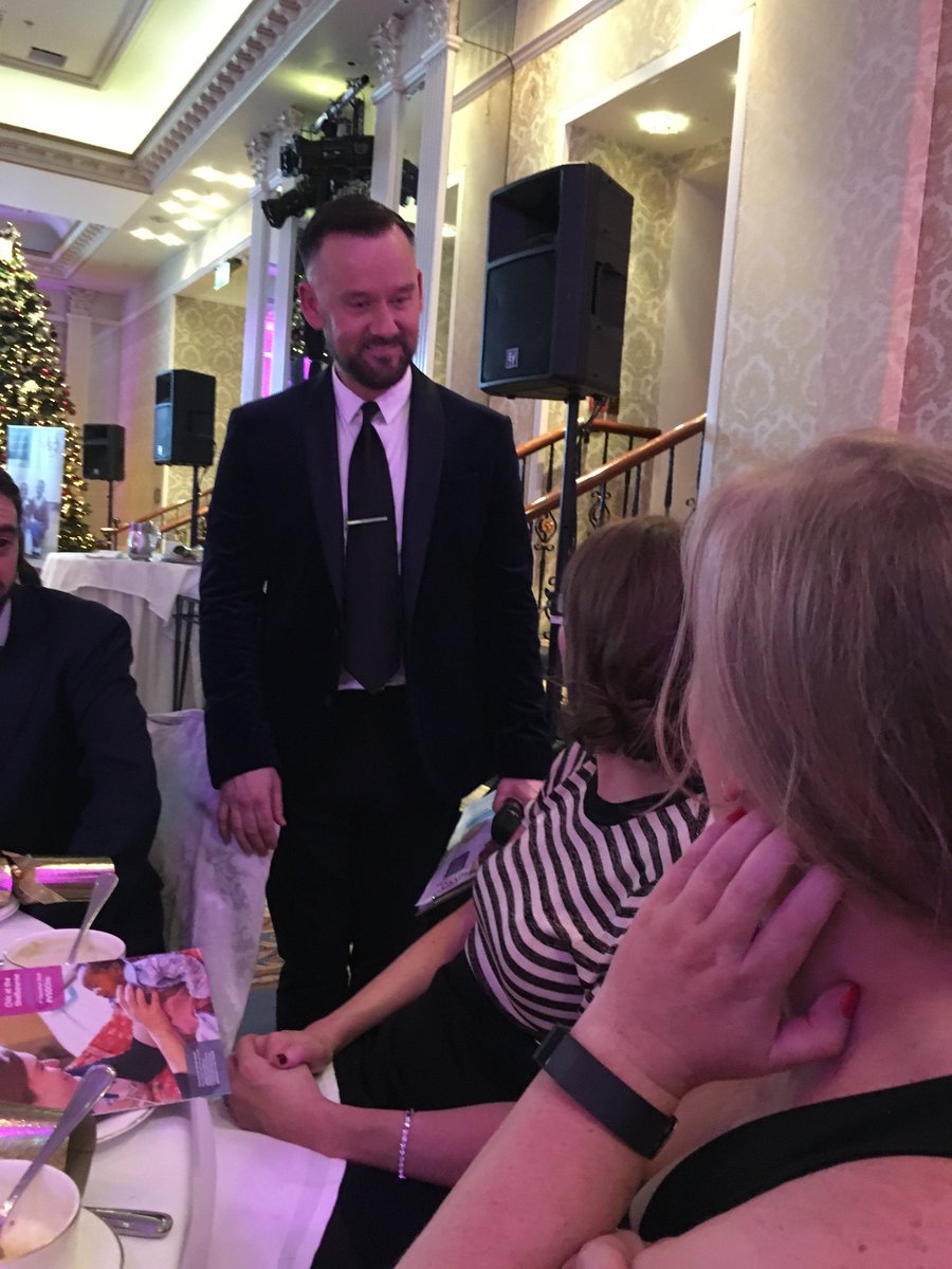 SiobhanOShea21's tweet photo. @BrendanCourtney doing a brilliant job hosting #VSOchic #his3admirers @TraycKeevans @Susannix1 https://t.co/aub0q7TU4k