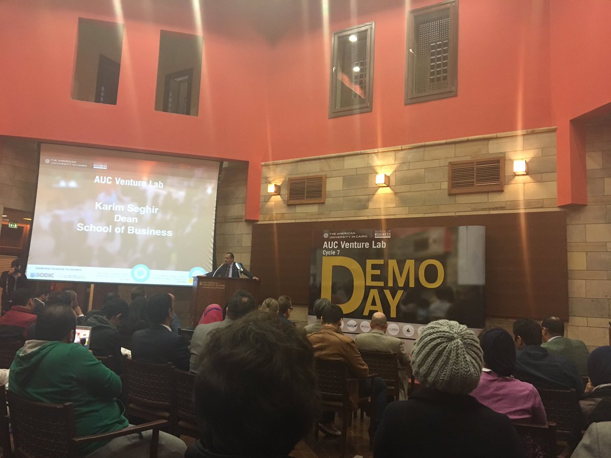 AUC_Business's tweet image. Dean @k_seghir welcomes guests to @AUC_Vlab #DemoDay7
