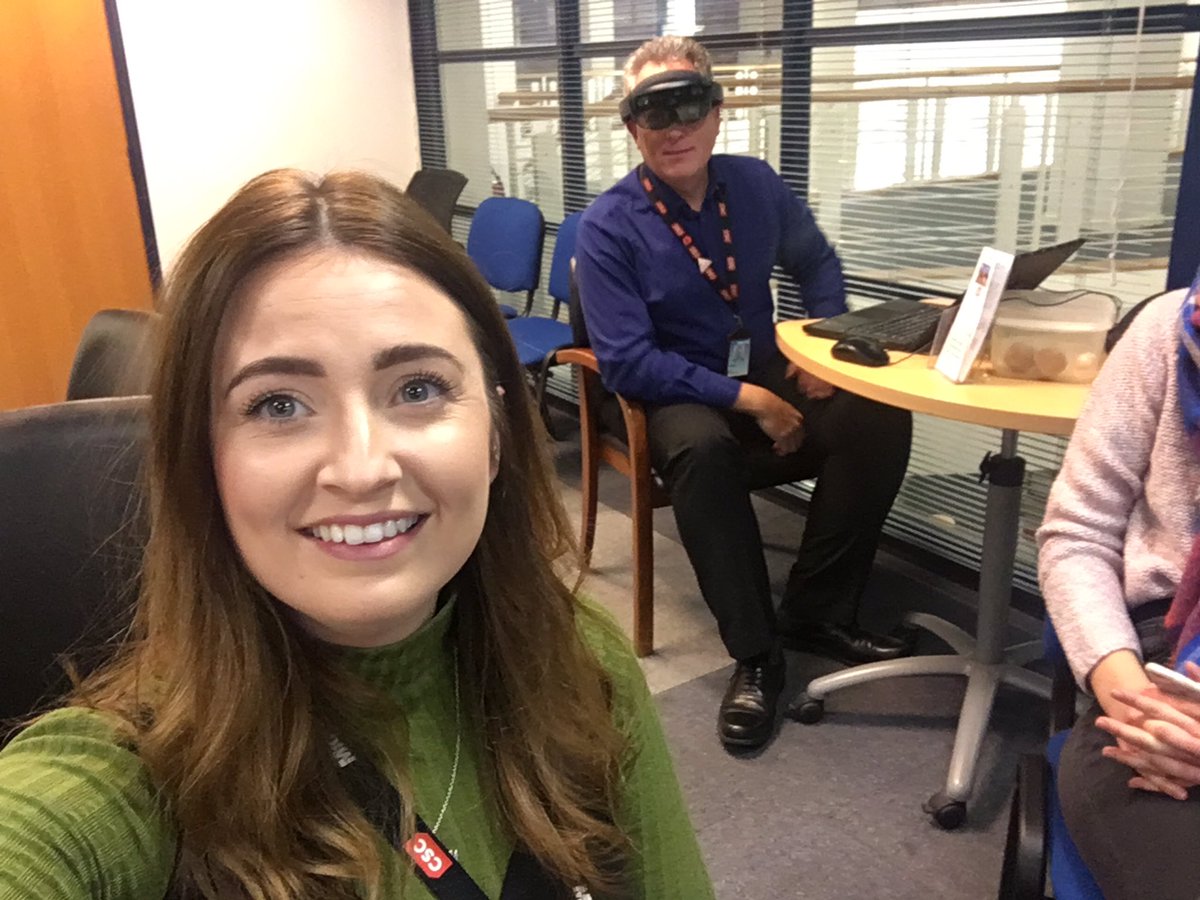 PipRyan_'s tweet image. With the man himself @Max_Hemingway ... #TechCom24 through the Hololens 😎 🇬🇧 👌🏻