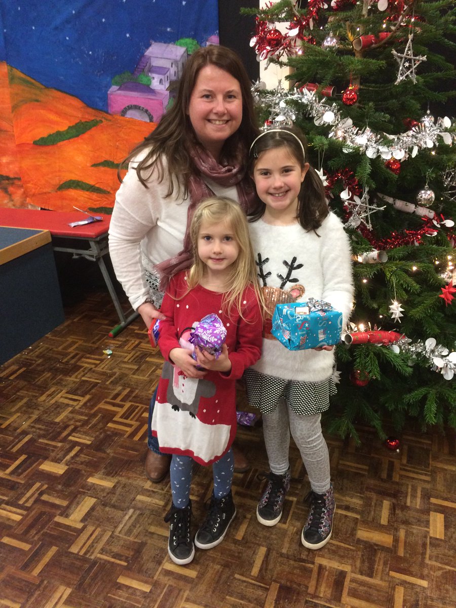 JonesBells's tweet image. My community giveback, raising funds for local school to refresh their IT suite. Over 110 gifts wrapped in an hour! #cscgivesback #techcom24