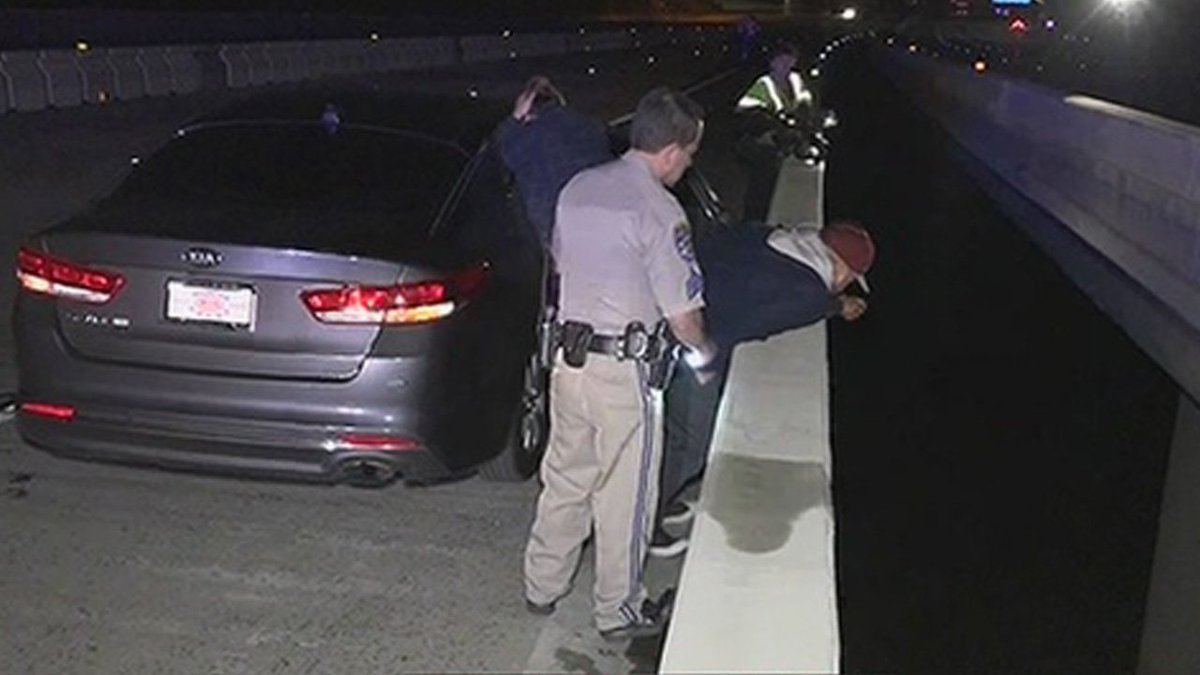 One dead after men fall over rail while urinating off bridge bit.ly/2gaFzBv https://t.co/SJr5TG8beM