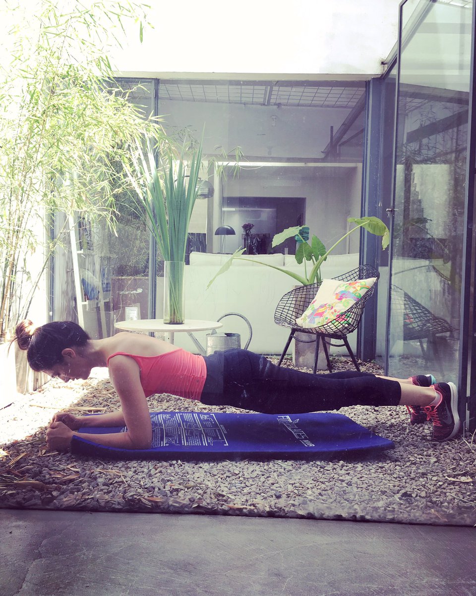 Empecé el miércoles haciendo mi rutina  #muevete by <a href="/Germanlifecoach/">German Healing Center</a> Mi linda y cómoda ropita <a href="/clan_issime/">Clan Issime</a> 🙆🏻 Vamos que viene el finde #xl ✨