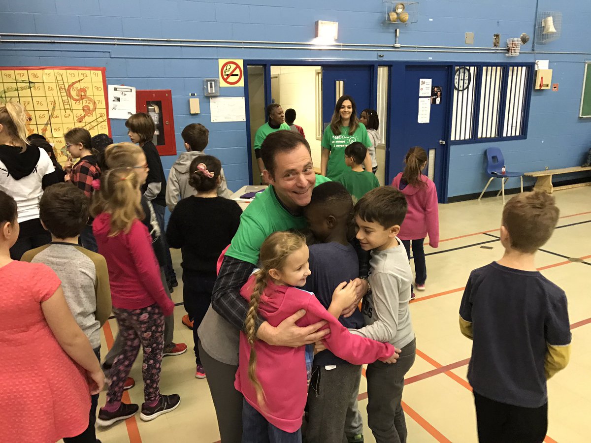 FondationILP's tweet photo. 1er prix Émilie Bierre 2016 pour l'école la plus positive du monde entier! Remis à l'école George-Étienne Cartier de Longueuil.@JasminRoyJr https://t.co/MinXy3z0nS