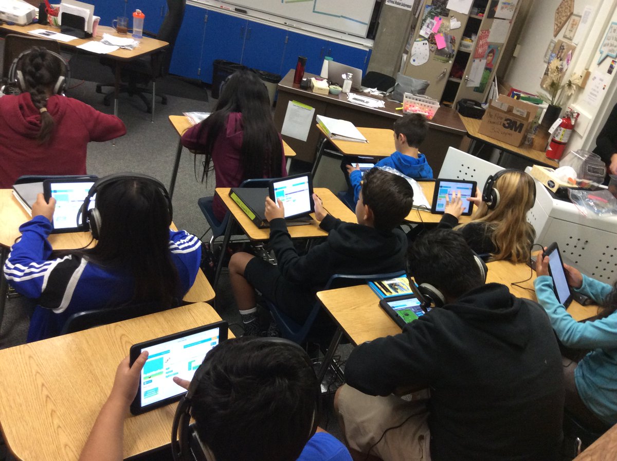 thetechalicat's tweet image. Give them a chance to inspire themselves through coding. #HourofCode #middleschoolcoders #girlsincs #hvms