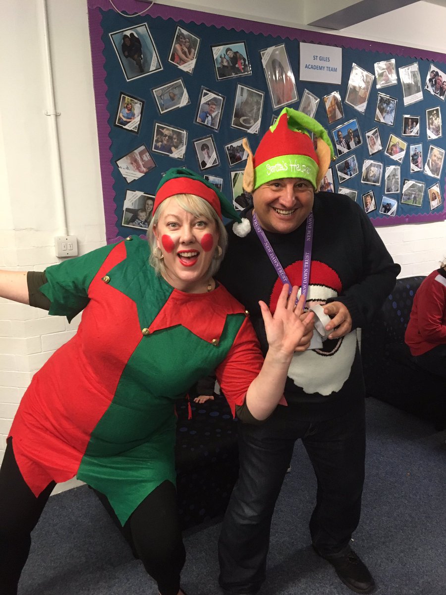 kimmiller30's tweet photo. @stgilesacad santas little helpers https://t.co/POSgsYXzN0