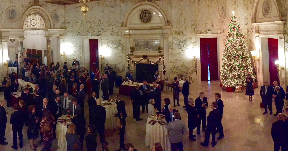 Excited to get started celebrating all our honorees at the 2016 #Business100 awards &amp; keynote speaker John Saunders, <a href="/Fleishman/">FleishmanHillard</a> CEO