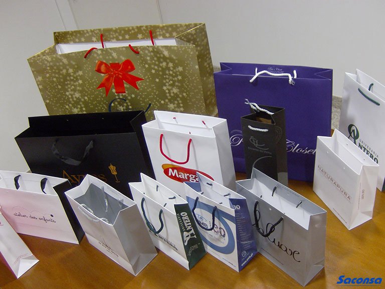 Saconsa's tweet photo. Estas navidades #NavidadSinEstres en tu negocio con #bolsas personalizadas y trabajo de #imprenta a medida https://t.co/EHQzb6cEkI https://t.co/lZLwhAKosF