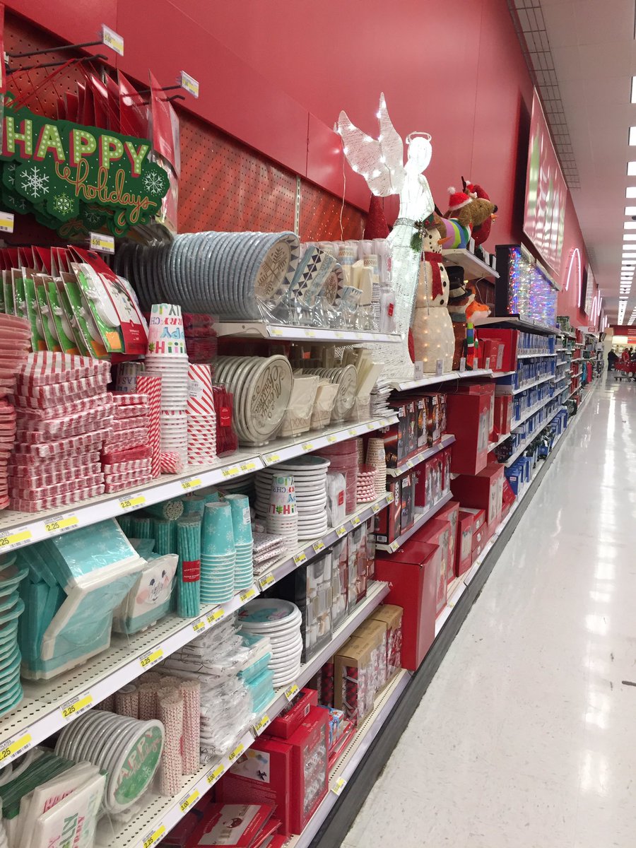 DorisJParker1's tweet photo. Smart huddle magic to drive some holiday sales! #GettingScrappy @GuzinskiTim @alisonjstephen https://t.co/ytb69rBUIs