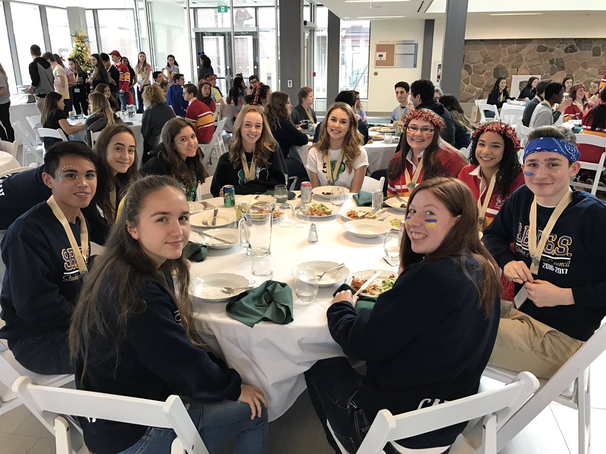 StJeromesUni's tweet photo. It's lunch time!! #goodeats #sjunity #WCDSBAwesome @WCDSBNewswire https://t.co/mEu2xfx6IJ