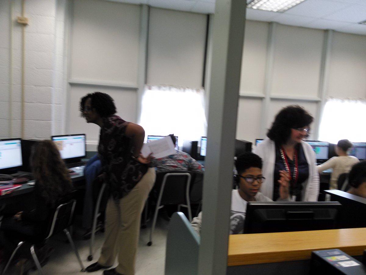 jeanine_popescu's tweet photo. More programming with @hourofcode @DMSRAMS with Mrs. Hudson and Mr.Sipple @SCPSMathScience #SCPSHourofCode https://t.co/yhy1FqHLwH