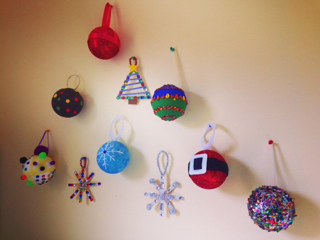 AutismSocietyNL's tweet photo. Adult Leisure participants have been making ornaments and art for their caregivers and parents for Christmas, it's been loads of fun! https://t.co/Hhuuv5w9fb