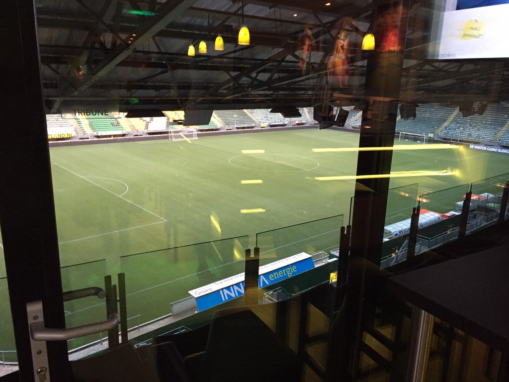 FlyAeolus's tweet image. haha nee geen #wangeffect voor ons. Gewoon leuke #LinkedPerfect borrel @ #Veneco #ADO Den Haag businessbox