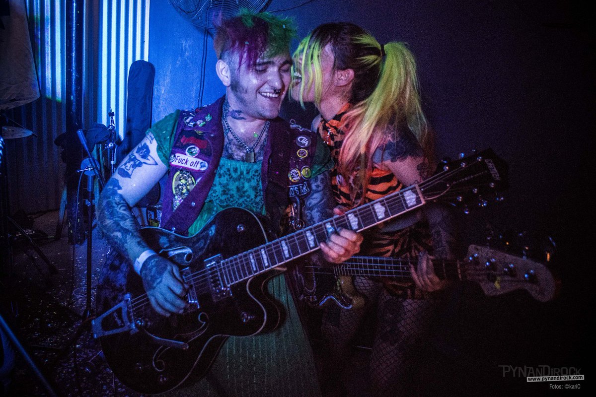 PynandiRock tweet media