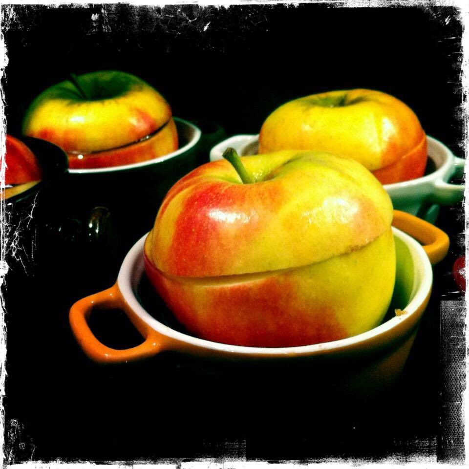 GabiGaffron's tweet photo. Bratapfelzeit! https://t.co/JZbfBpTiDZ