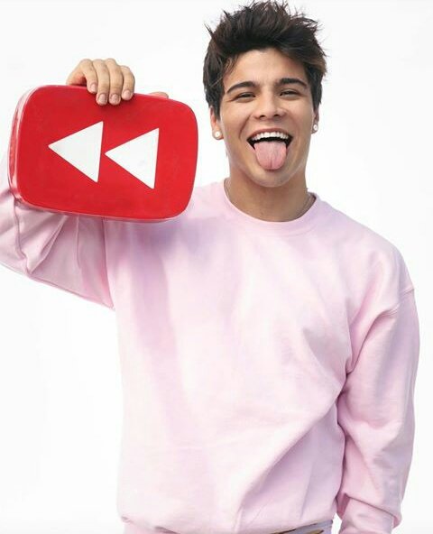 espos_roman's tweet photo. #SebasEnYouTubeRewind2016 https://t.co/Bz93MGBBIY