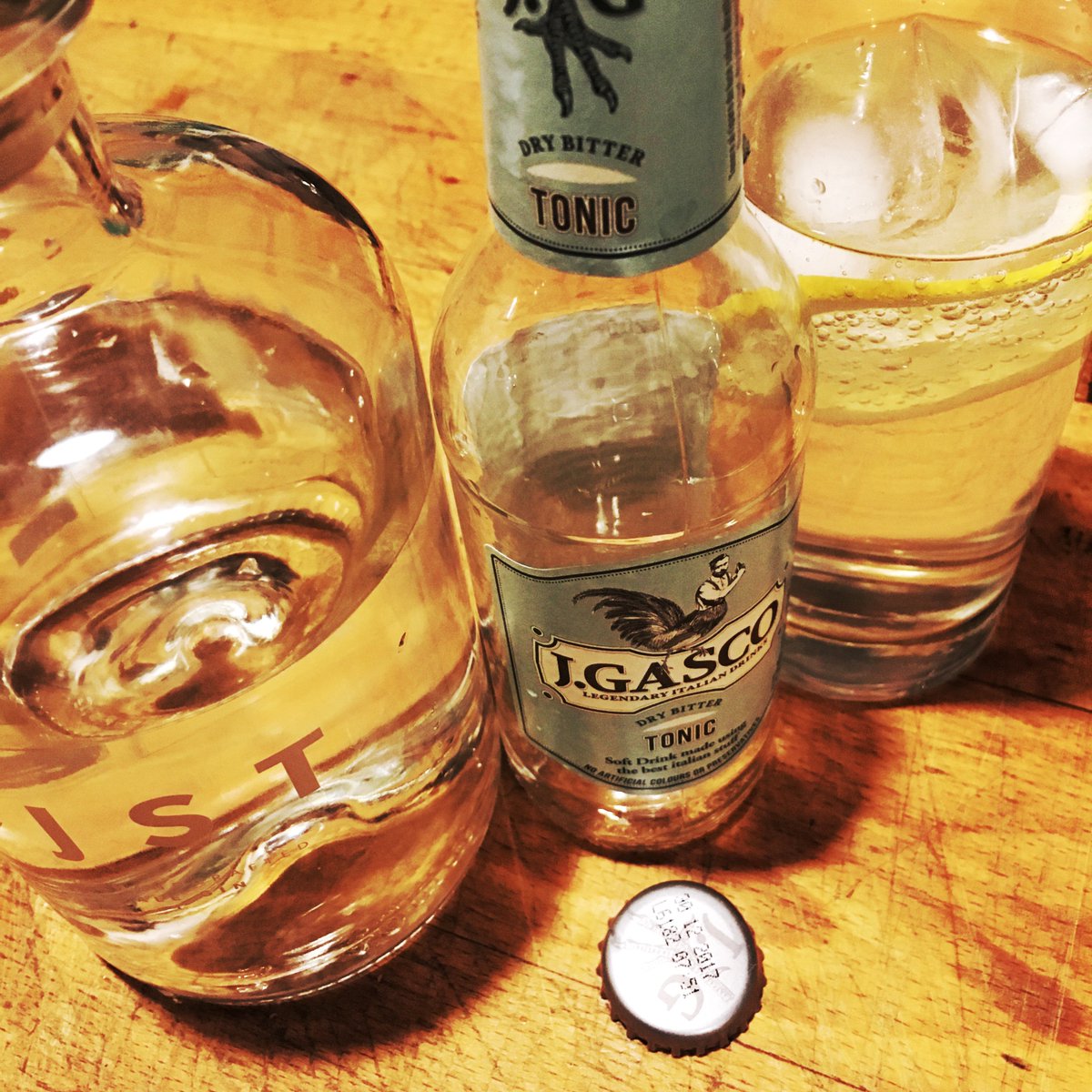 chritam's tweet photo. So muss #GinTonic 😍
#cheers
#Aeijst bei #DieMarktweiber https://t.co/FaWxBPV0kX