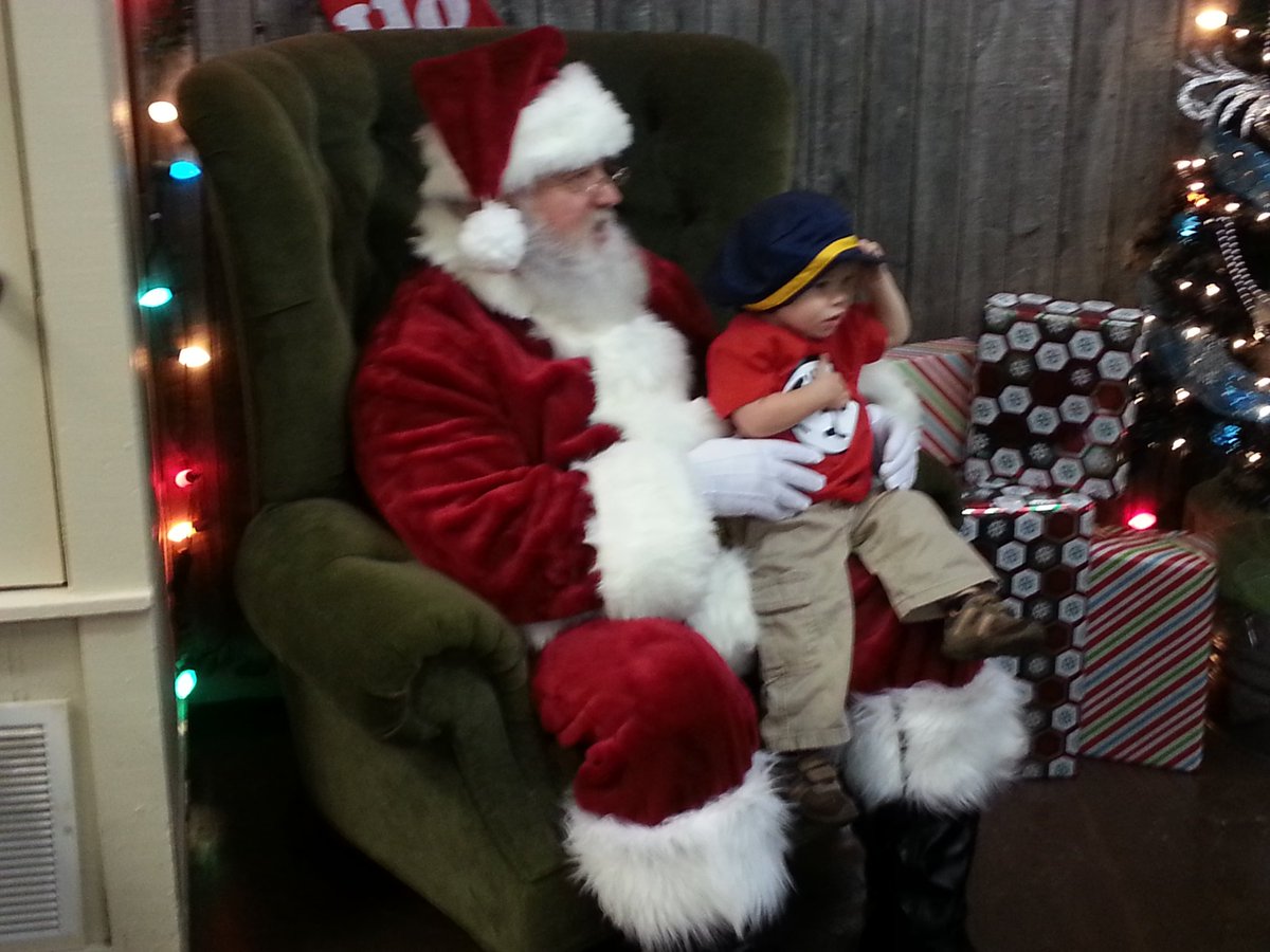 steve_scampbell's tweet image. Santa and the Whoville elves #comeby #salonheadtotoe. #vafun