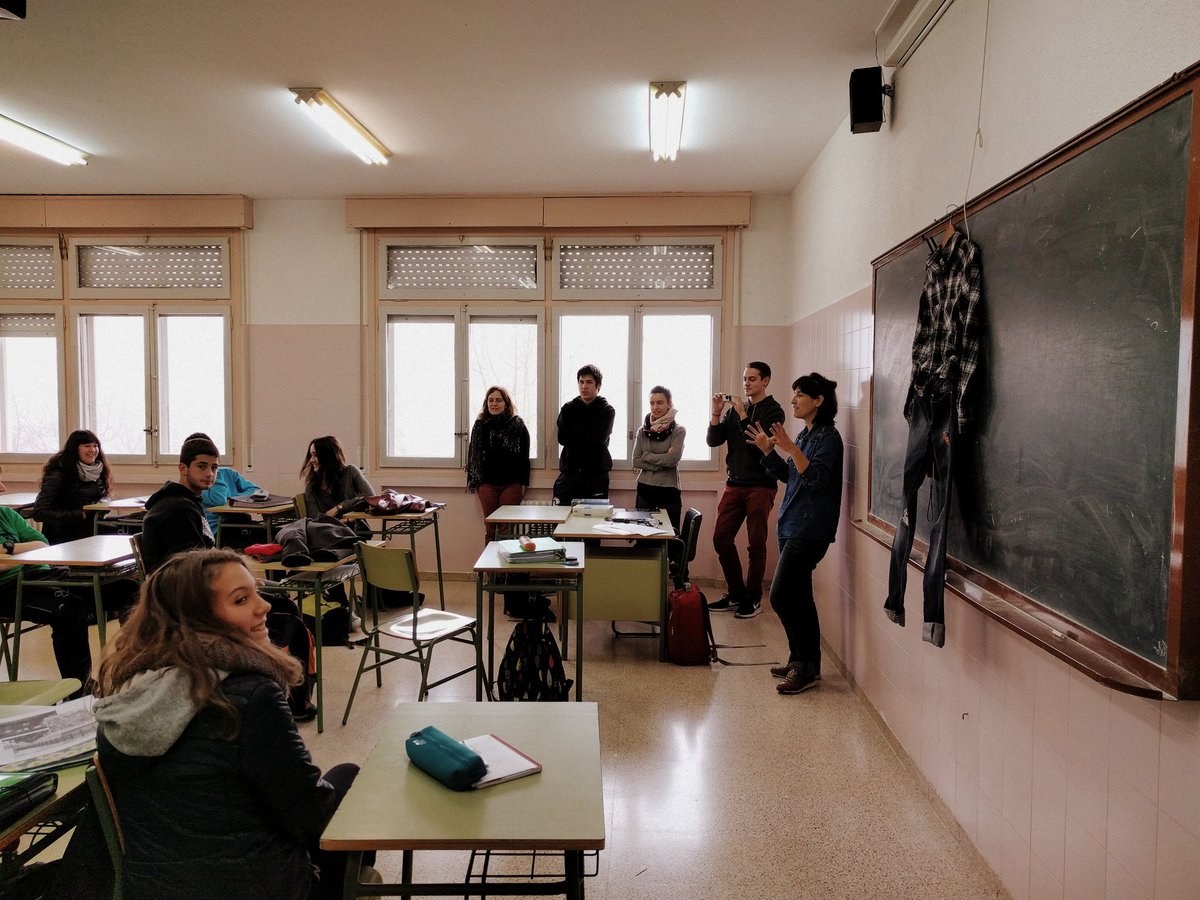 Donostiako kanpuseko Magisteritza fakultateko ikasleen bisita.Proiektu interdisziplinar bat  lantzen #ies_altsasu_bhin
Ateak zabalik dituzue
