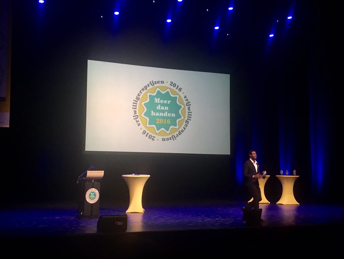 StichtingMove's tweet photo. Dit jaar mocht Move in de jury van de MDH Vrijwilligersprijs die we vorig jaar zelf wonnen, leuk! Zo de uitreiking... #mdh16 https://t.co/JyHdMsGzz2