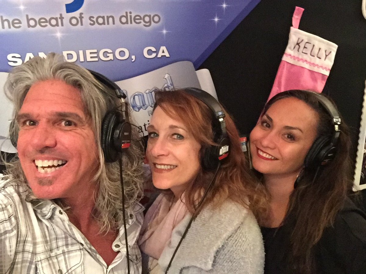 For our friends at @benztownradio,  here's @jaggerandkristi & @SherylRadio for #Cans4Cans for #LosAngelesFoodBank! Happy Holidays! #magic925