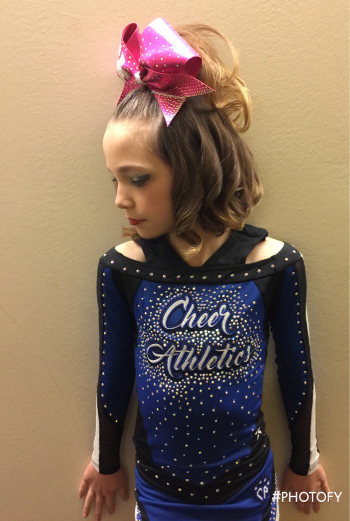 gonzalezgang5's tweet photo. @RebelAthletic - Thank You for the most amazing uniform! #rebelathletic #rebellevel #uniformgoals #lookatthatbling https://t.co/LOI7qditw5