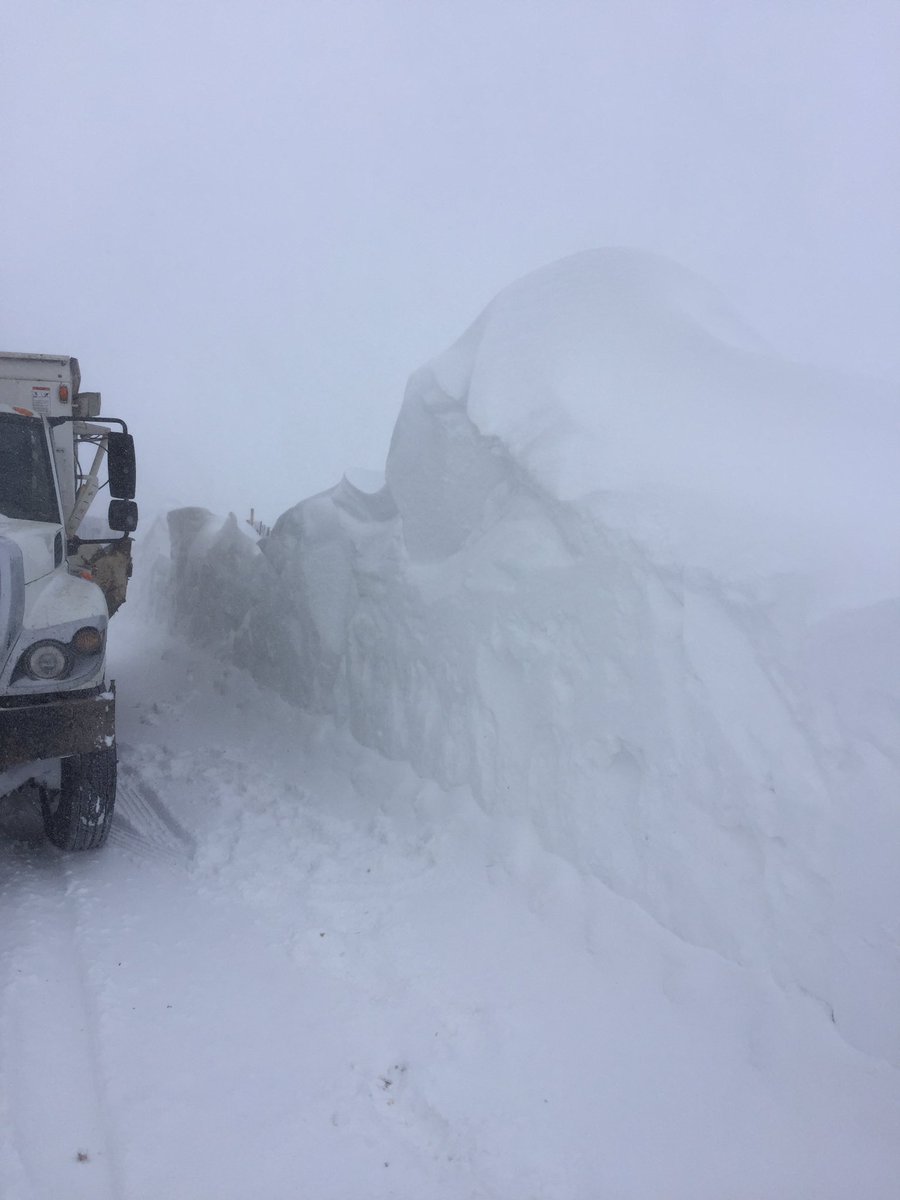 brycescott8's tweet photo. Bit of snow in the alleys this morning. #ihatesnow #thatsabigdrift https://t.co/4deP3J5qVH