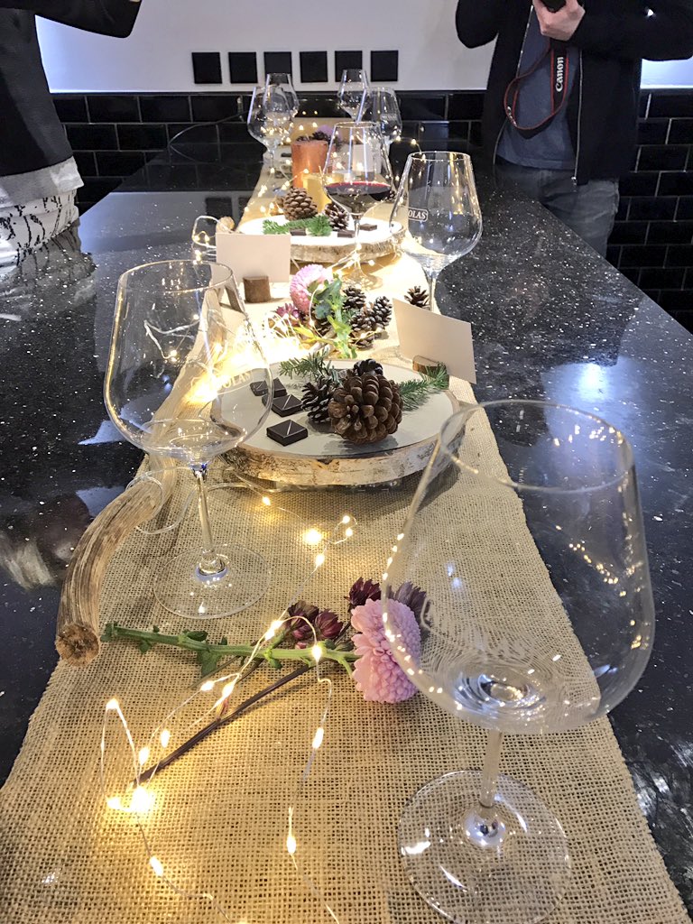 QuentinLafon's tweet photo. Association chocolat & vins avec @DisMoiNicolas 🍷🍫 #clubdesvins #dismoinicolas https://t.co/QEosmlaXEo