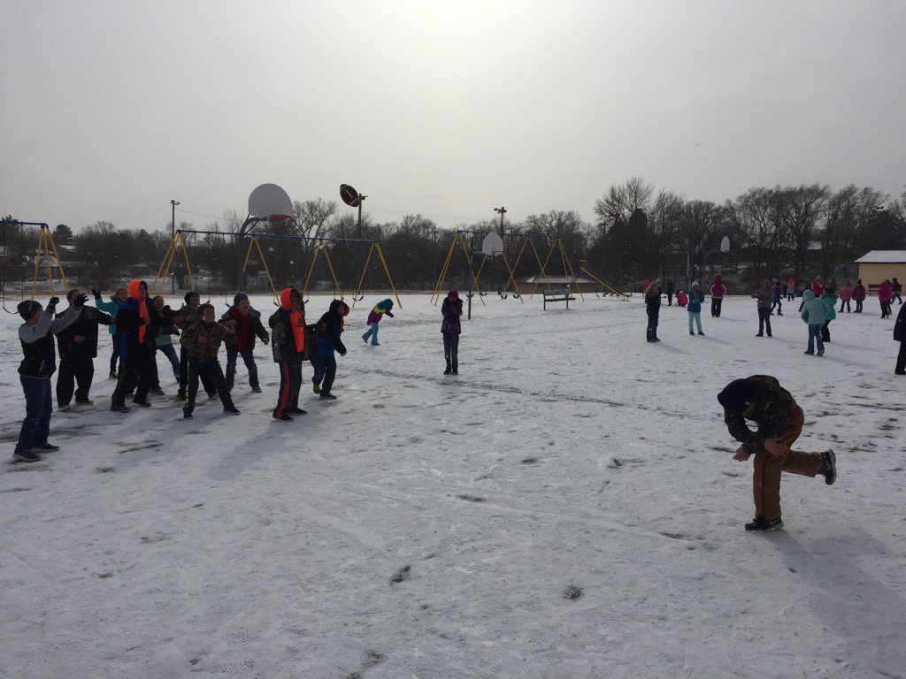 ljjohnson82's tweet photo. Football in the snow! https://t.co/D6bG24yHPr