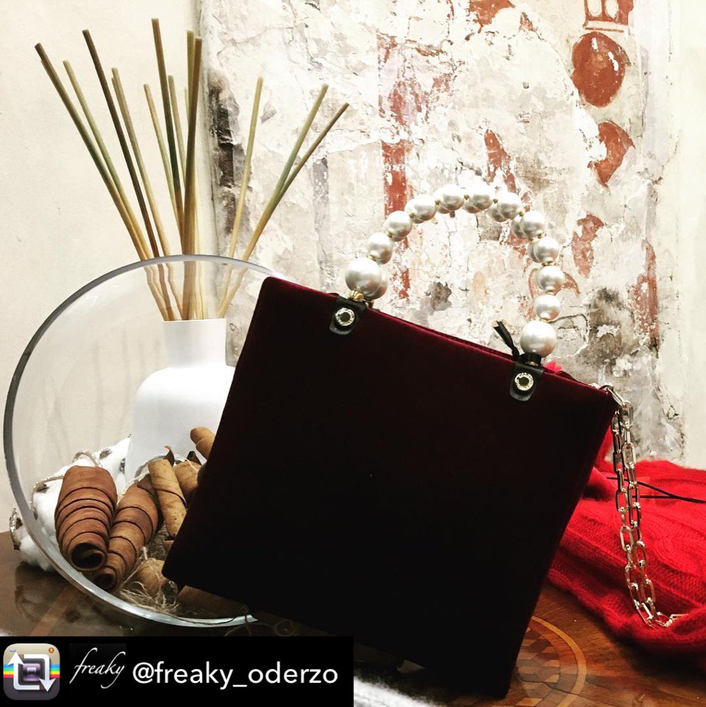 RGhandbags's tweet photo. #Christmas #atmosphere #robertagandolfi #MadeInItaly #luxury #bags #velvet #seduction #rgworld #sostylishwithrg https://t.co/stKgK75XkN