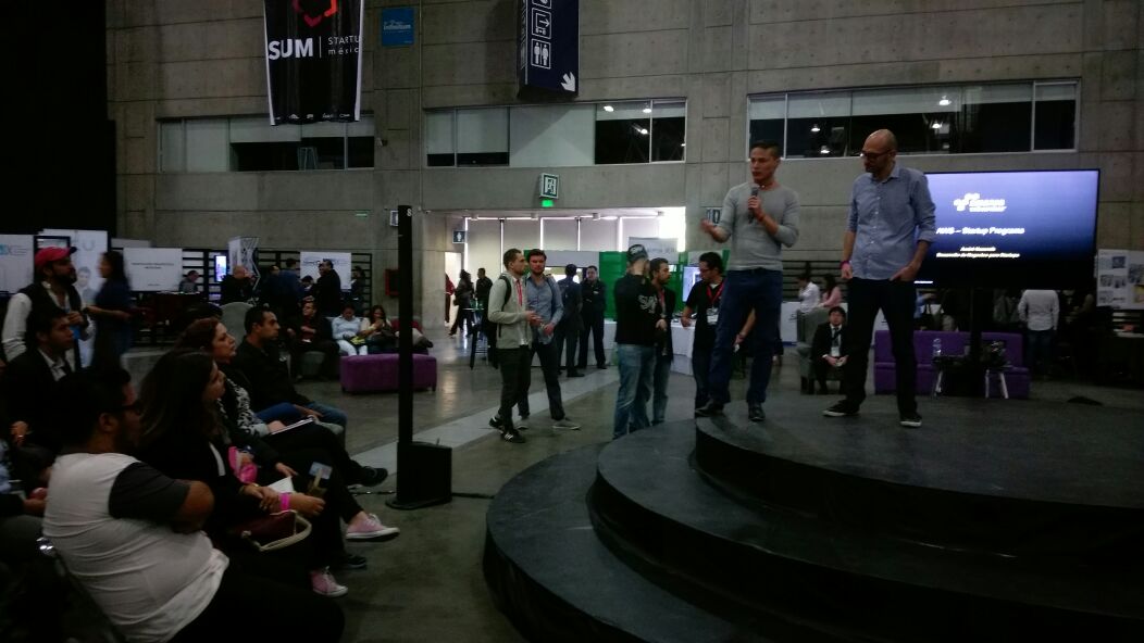 laboa's tweet photo. Un placer poder compartir el escenario de @PosibleMex con @Cristian6p el día de ayer en @FestivalSWITCH #switch2016 https://t.co/Lv3iBNKLpW