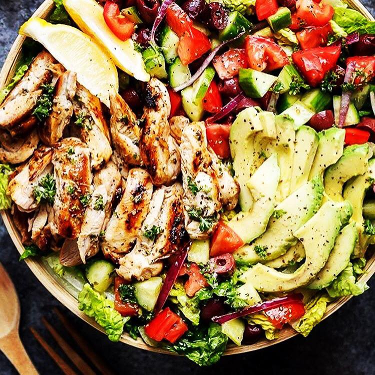 PSatelite's tweet photo. ¿Quieres comer saludable y súper rico? Ven a @DLSSATELITE y pide una exquisita ensalada de pollo. ;) https://t.co/H7ngrGu7Tq