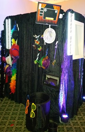 TonzOfFun1's tweet photo. Want to add something extra to your next event to make it a memorable one? How about #InteractiveDJs or a #PhotoBooth?

#TonzOfFun has them! https://t.co/kAVbJ6TzMi
