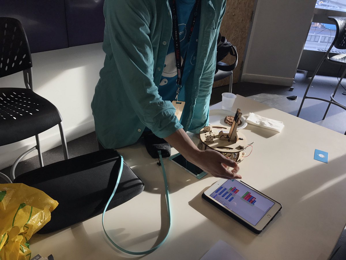 dmzhq's tweet photo. From automated drones to AI controlled learning tools - The #DMZSession goes from panel to demo fair! https://t.co/k9KF8pYsD9