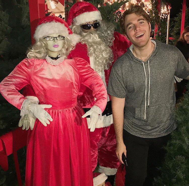 trashkingFL's tweet image. let's play a game. 
can you spot the lump of coal?