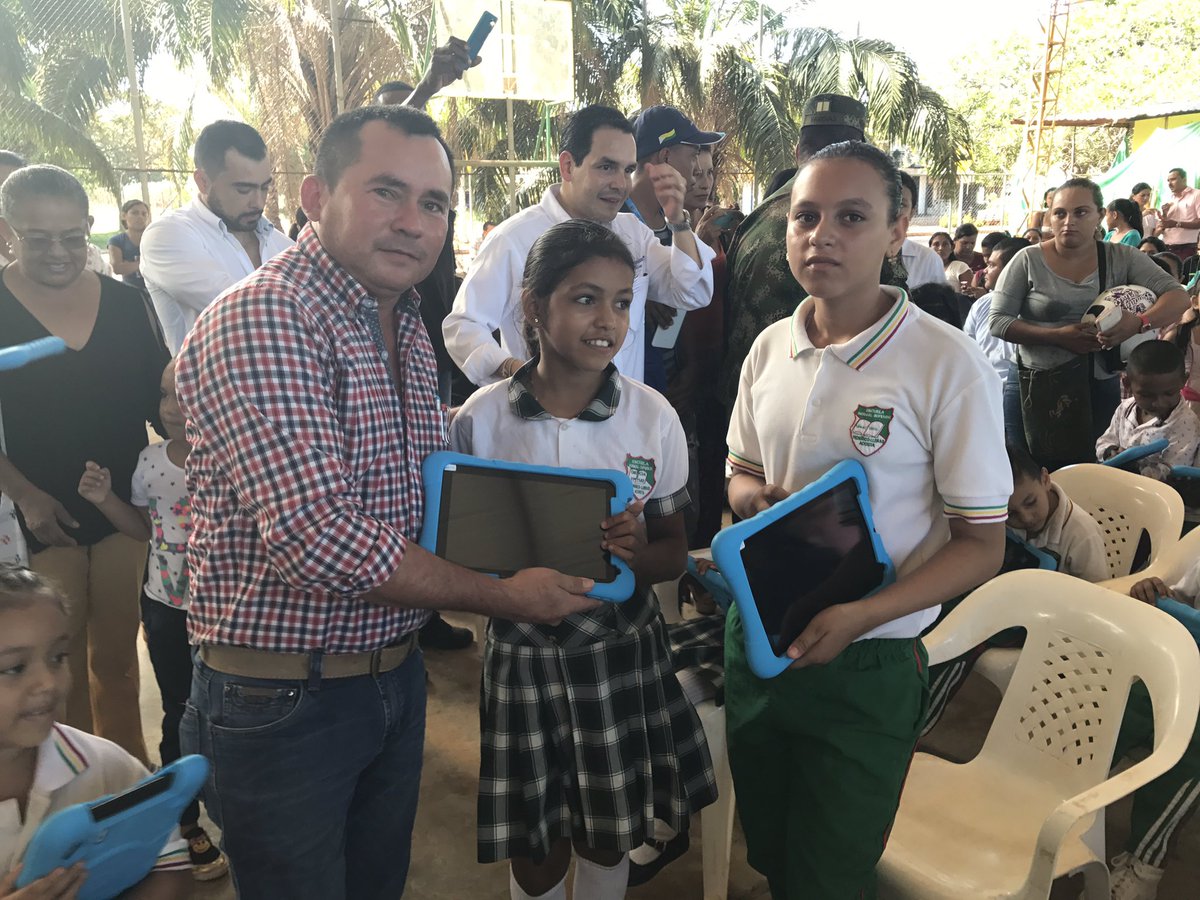 elresaib's tweet photo. La comunidad educativa de Puerto Carreño agradece @Ministerio_TIC @CompuParaEducar @perezmarcos2016 @MarcoSergioRod por la entrega de Tablet https://t.co/CUhNMa3IQ0