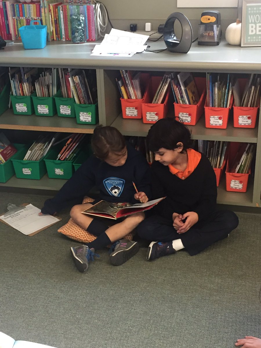 mrs_siegel_poly's tweet photo. We had such an amazing, festive time doing some comparative literature with Mrs. Grogan's 2nd Graders! #GingerbreadMan #PolyConnect https://t.co/WM0LxkDrH3