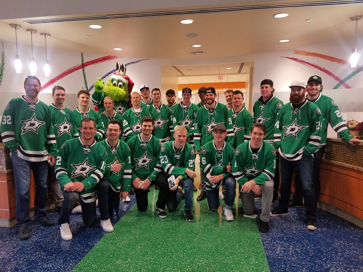 The boys stopped by @TxScottishRite Children's Hospital today to spread some holiday cheer! https://t.co/fVVjeJVQN0