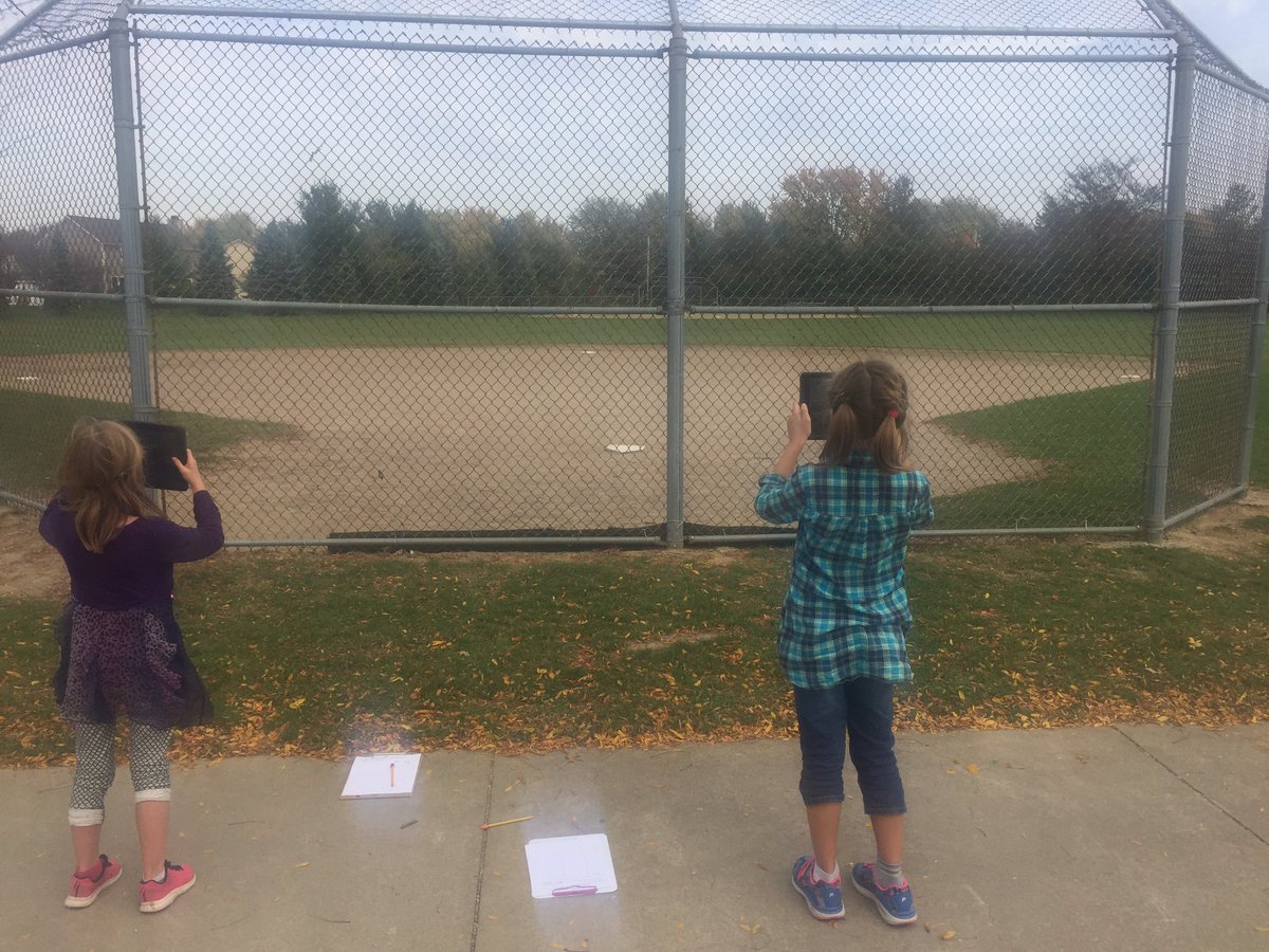 _MrsGrillo's tweet image. 3rd graders can find arrays in the real world! #connections