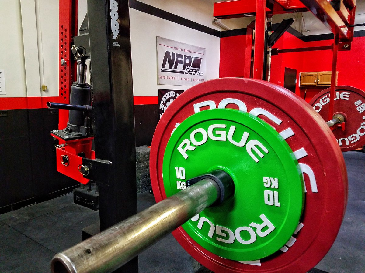 Christmas colors on the bar! 145KGX4X10 which wasn't as bad last week so my work capacity is improving.