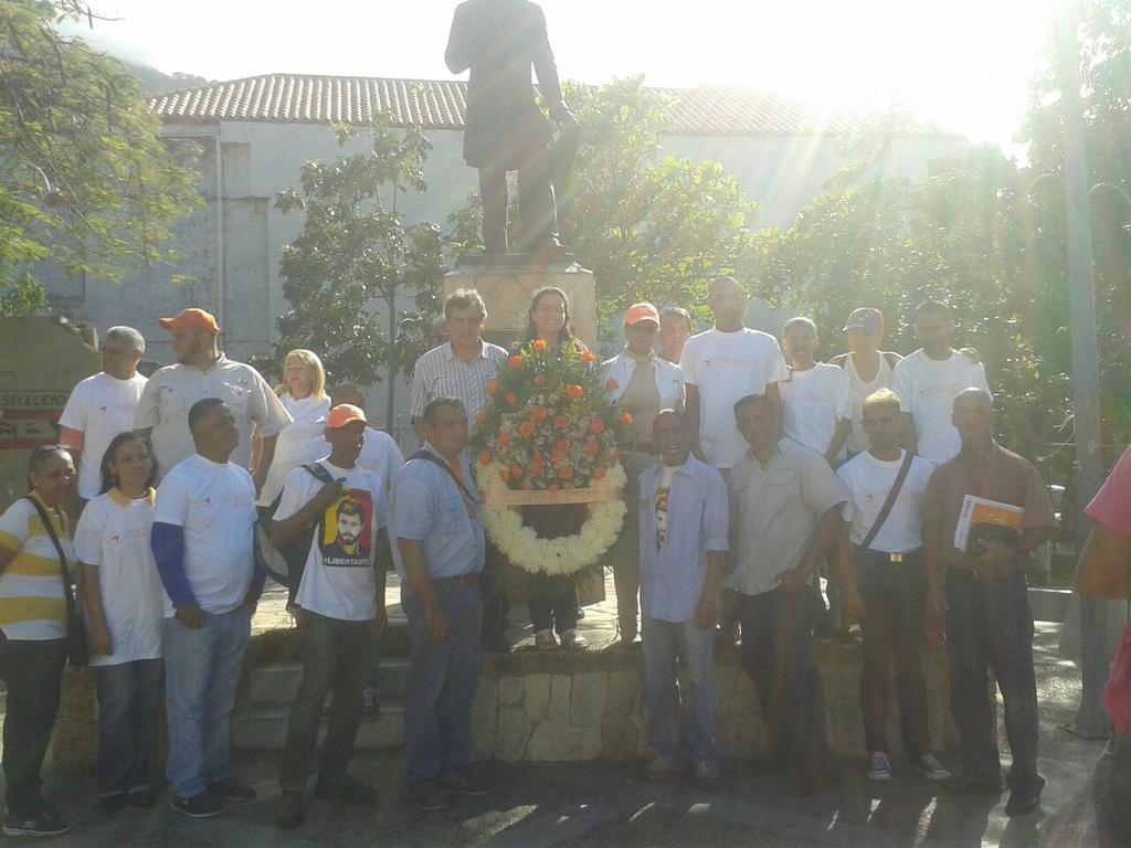 AHargitay's tweet image. Hoy estuvimos llevando una ofrenda  a nuestro líder #JoséMaríaVargas en el marco de la celebración de nuestro #7mo Aniversario. #VP #Vargas