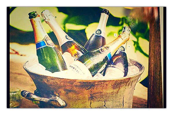 For the chance to WIN a magnum bottle of prosecco at Pitch &amp; Eat on the 10.12.16 in Hemel Old Town simply rtw this post.
Strictly over 18's