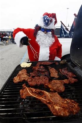 Check out #santa step up his #grilling game in #winter. #BBQ Bros we grill all year round no matter the weather. Stay Grilling my friends!