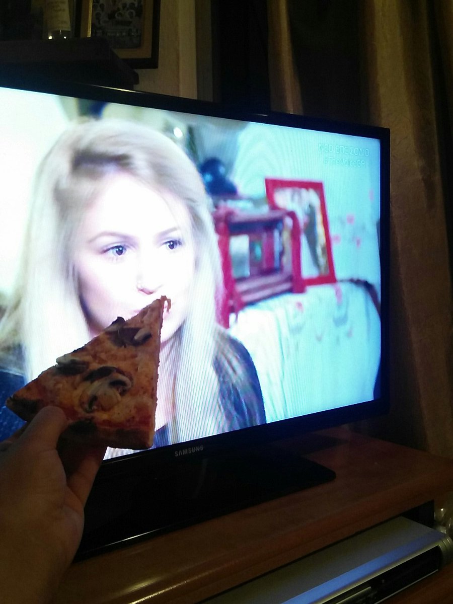tsampouris's tweet photo. #thevoicegr Fae pizza min milas https://t.co/qUOlzpZHIp