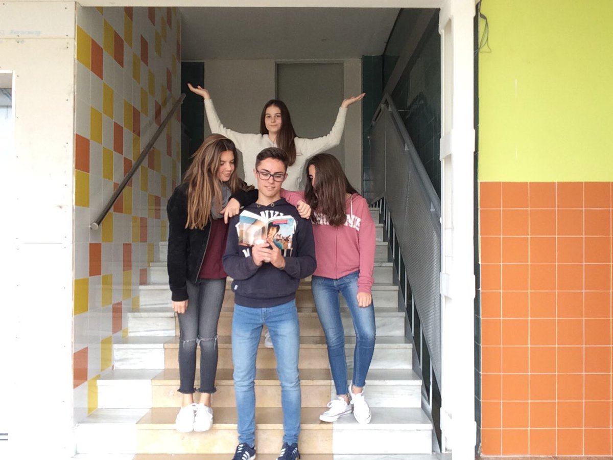 mallorquins1's tweet image. #CECVContemLecturaAVL 
¿Con quién leéis?