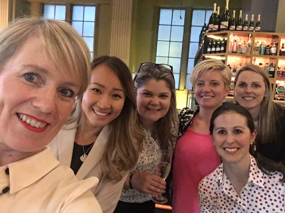 clayton_morag's tweet photo. Who says there are no women in Credit - end of #abew rotation leaving drink #diversity @ANZ_AU #learning https://t.co/2guLXCv121