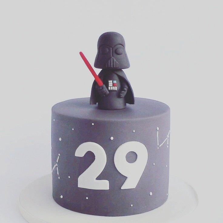 JuninDATA's tweet photo. El lado oscuro de #JuninDATA cumple años, y lo festejamos con #chocotorta 🎂 y #aireacondicionado en 22°❄️ Feliz cumple @FranchuAguilera!🎈🎈🎈 https://t.co/EVptOHo6U9