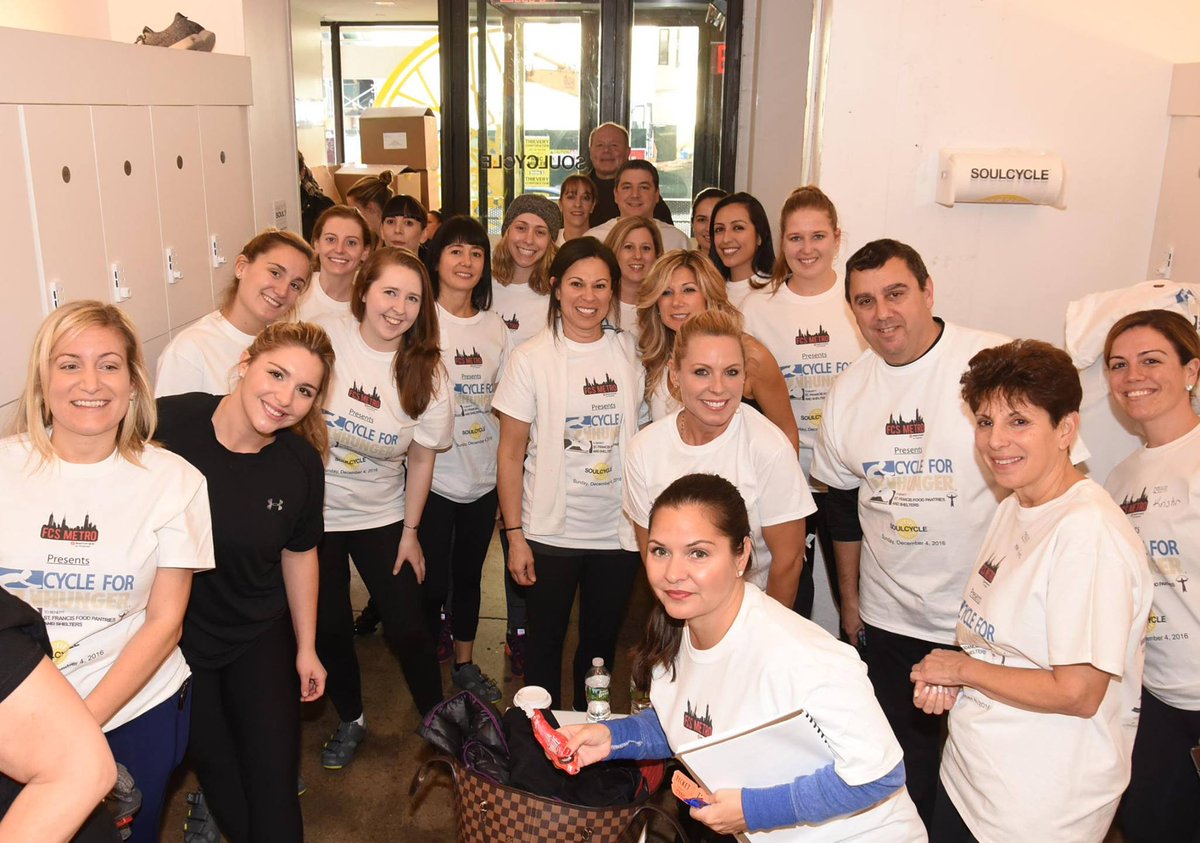 CycleForHunger's tweet image. Enjoy the full album of our Sixth Annual #SpinForHunger x #CharityRide on December 4th! bit.ly/SFHalbum2016 🚲✨#WorkOutGiveBackFeelGood