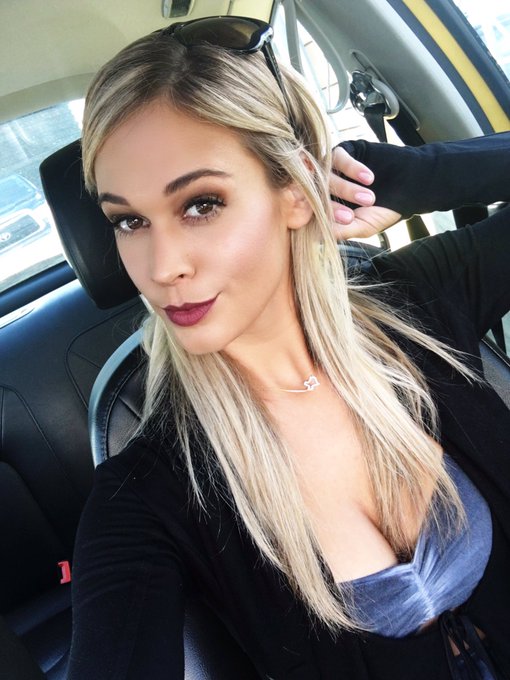 2 more weeks till London 😋 https://t.co/9RkAQFHyQz<a href="/tag/dressingroomshenanigans"class="tags"><span>#dressingroomshenanigans</span></a>