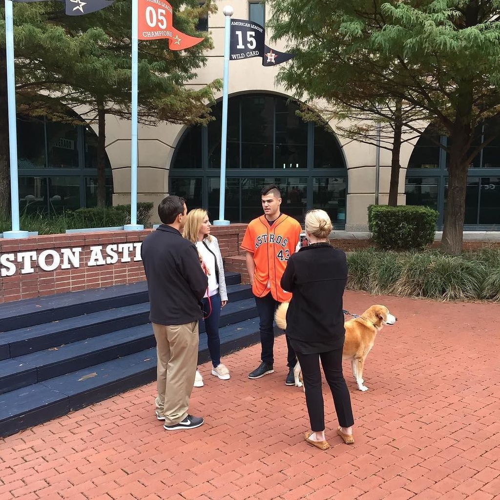formerlyafatty's tweet photo. Yeah, my job's pretty great. Just working on a Facebook Live interview for @papajohns With… https://t.co/CJ59hthpAD https://t.co/hKZIqjtHSO